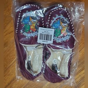 Women's Hogwarts Crest Moccasins - Burgundy